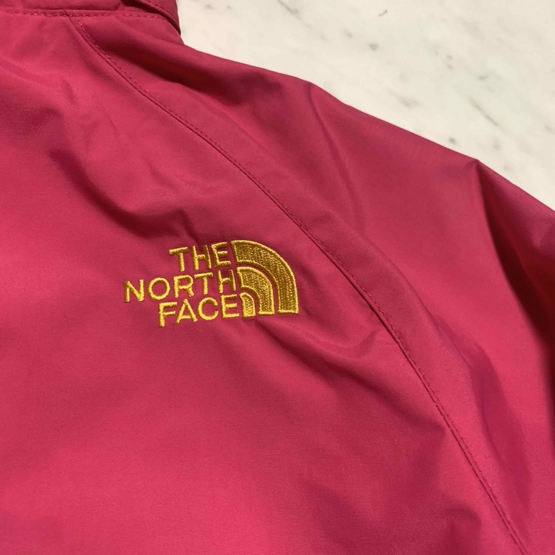 THE NORTH FACE(ザノースフェイス)の可愛いピンク　ノースフェイスキッズ　マウンテンパーカー　150サイズ キッズ/ベビー/マタニティのキッズ服女の子用(90cm~)(ジャケット/上着)の商品写真