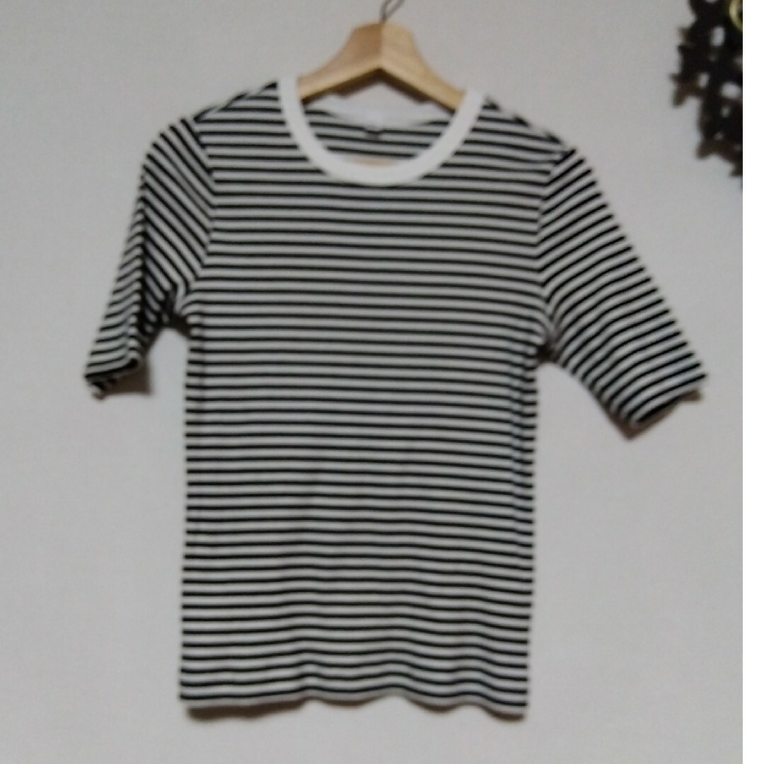 UNIQLO(ユニクロ)のUNIQLO　Tシャツ レディースのトップス(Tシャツ(半袖/袖なし))の商品写真