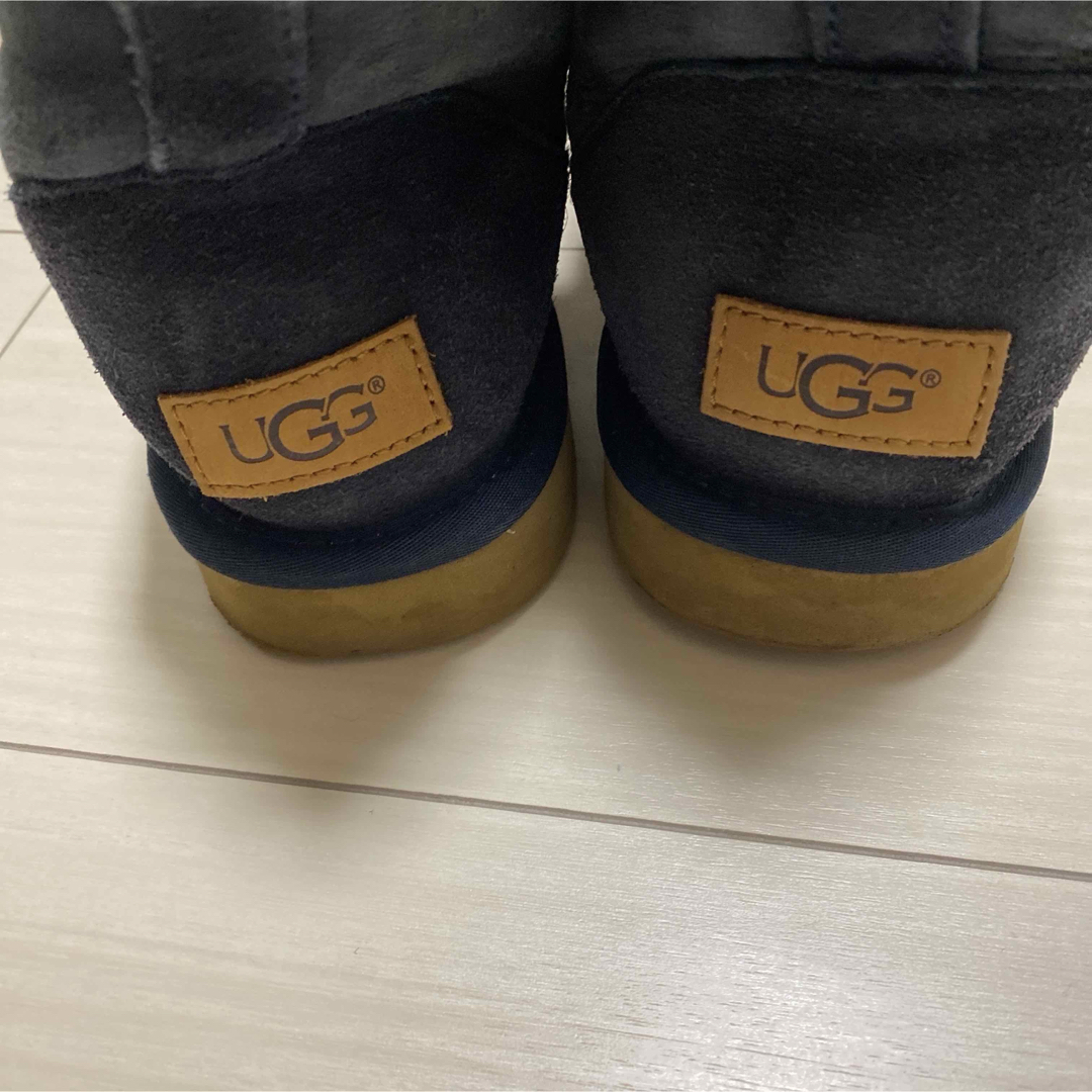 UGG(アグ)のUGG ムートンブーツ　ネイビー　25 レディースの靴/シューズ(ブーツ)の商品写真