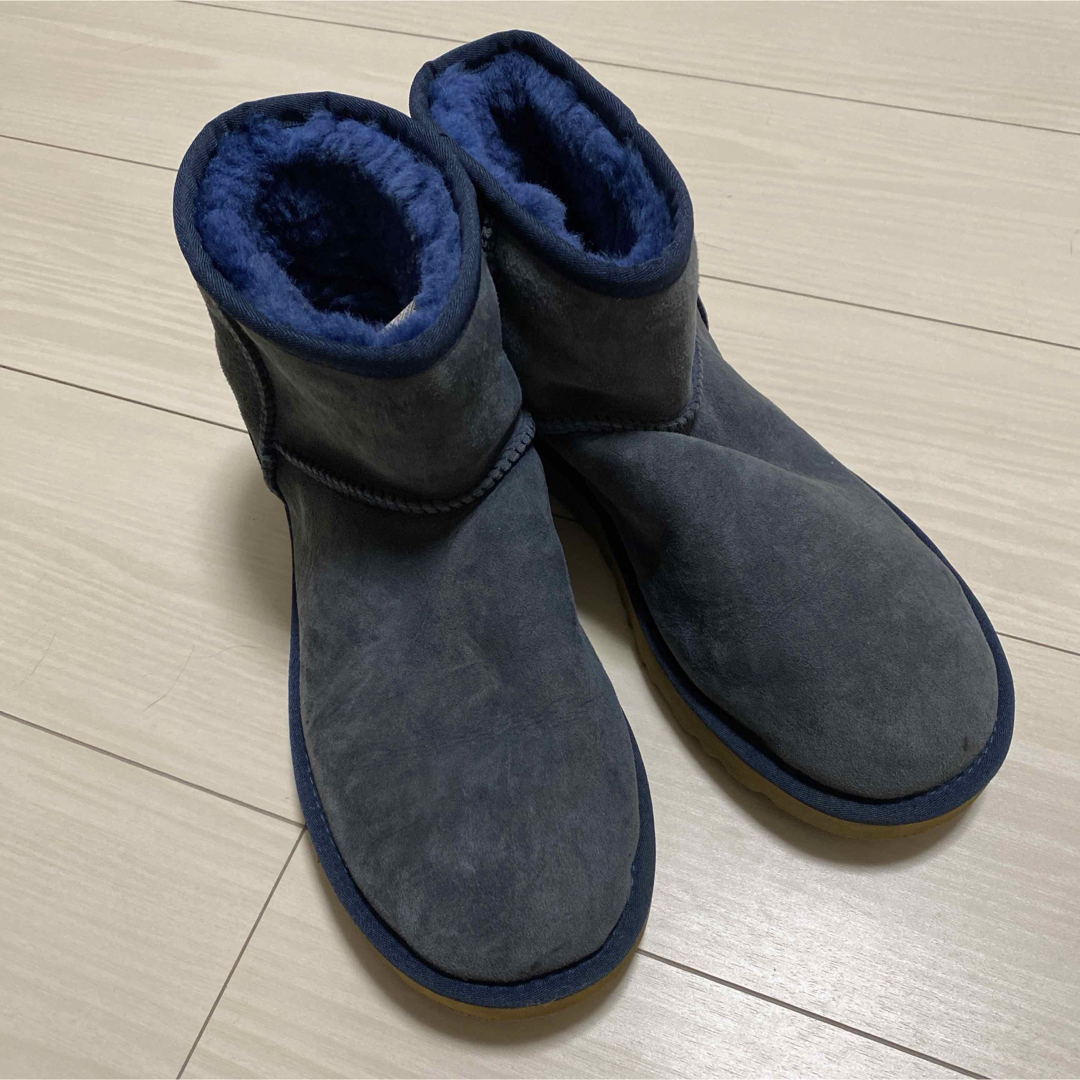 UGG(アグ)のUGG ムートンブーツ　ネイビー　25 レディースの靴/シューズ(ブーツ)の商品写真