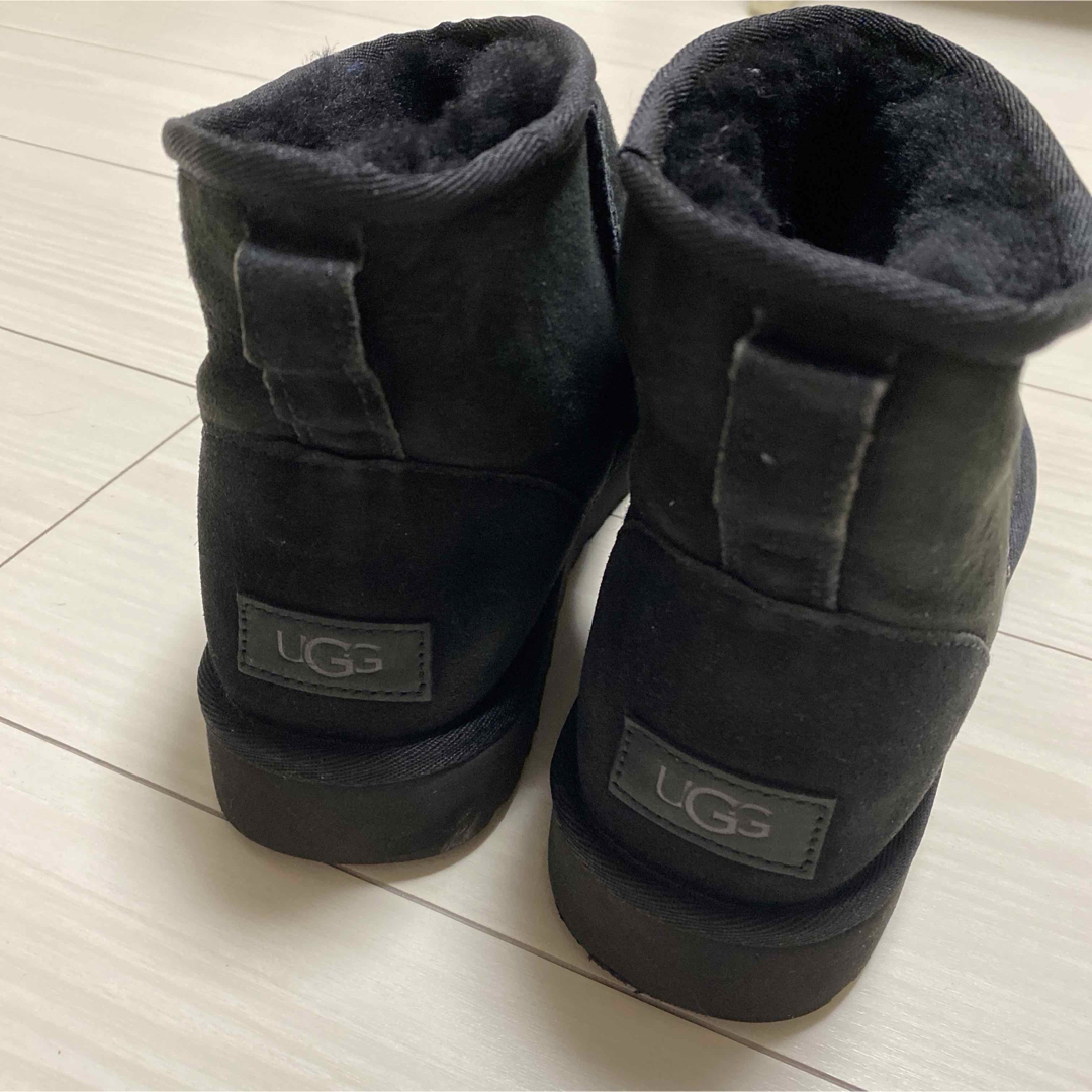 UGG(アグ)のUGG ムートンブーツ　ブラック　25 レディースの靴/シューズ(ブーツ)の商品写真