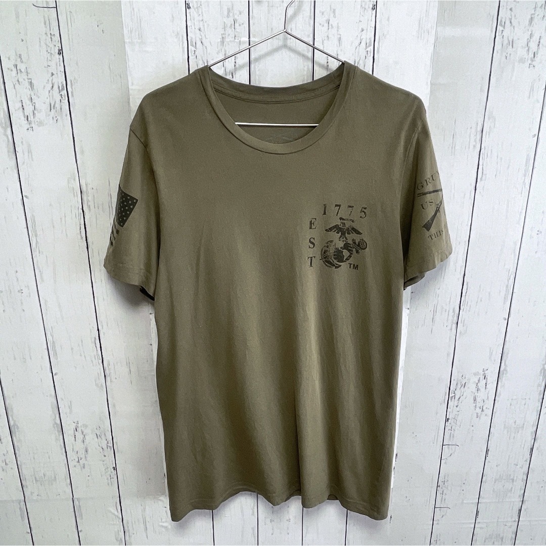 USA古着　Tシャツ　Mサイズ　カーキ　プリント　アメリカ　国旗　クルーネック メンズのトップス(Tシャツ/カットソー(半袖/袖なし))の商品写真