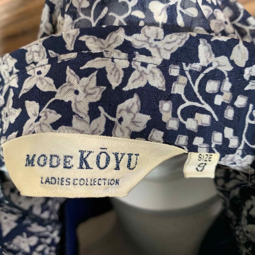 MODE KOYU モードコーユ シャツ 9号 M相当 花柄 総柄 紺色 七分 レディースのトップス(シャツ/ブラウス(長袖/七分))の商品写真