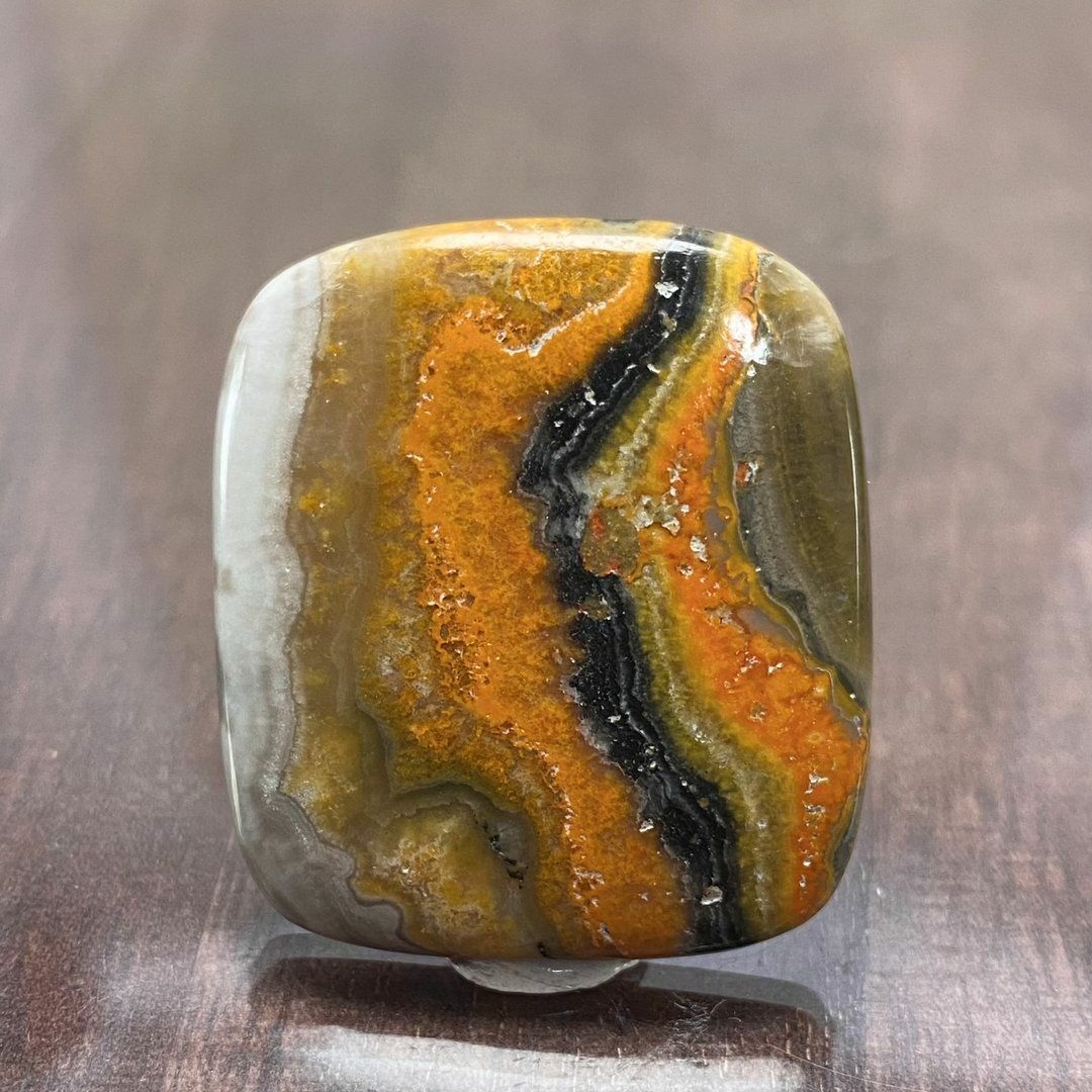 バンブルビージャスパー 　ルース　天然石　a10017 ハンドメイドの素材/材料(各種パーツ)の商品写真