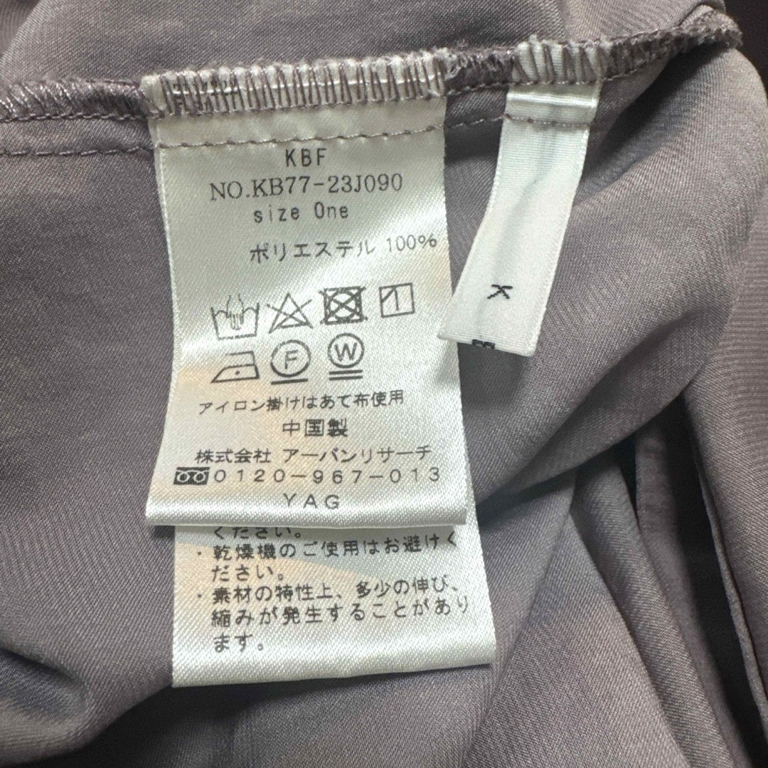 KBF(ケービーエフ)のKBF サテンオーバーサイズシャツ レディースのトップス(シャツ/ブラウス(長袖/七分))の商品写真