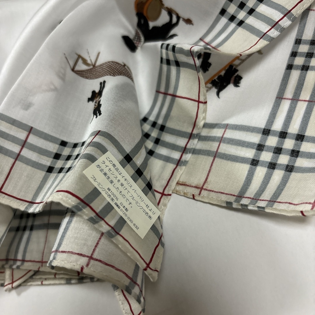 BURBERRY(バーバリー)のバーバリー　ハンカチドッグ柄ホワイト レディースのファッション小物(ハンカチ)の商品写真