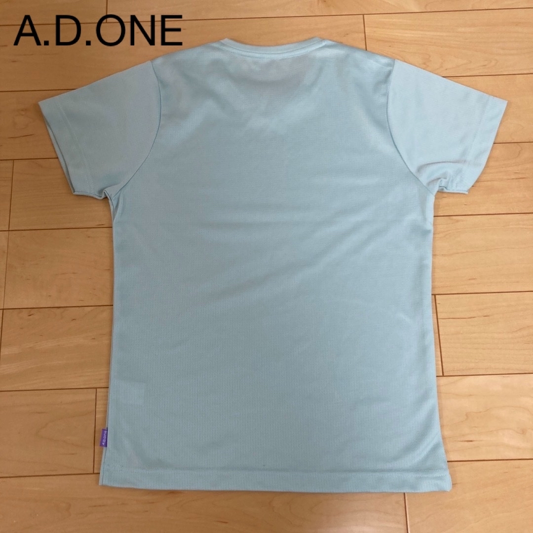 A.D.ONE レディース　女の子　Mサイズ　スポーツ　Tシャツ　サックス レディースのトップス(Tシャツ(半袖/袖なし))の商品写真