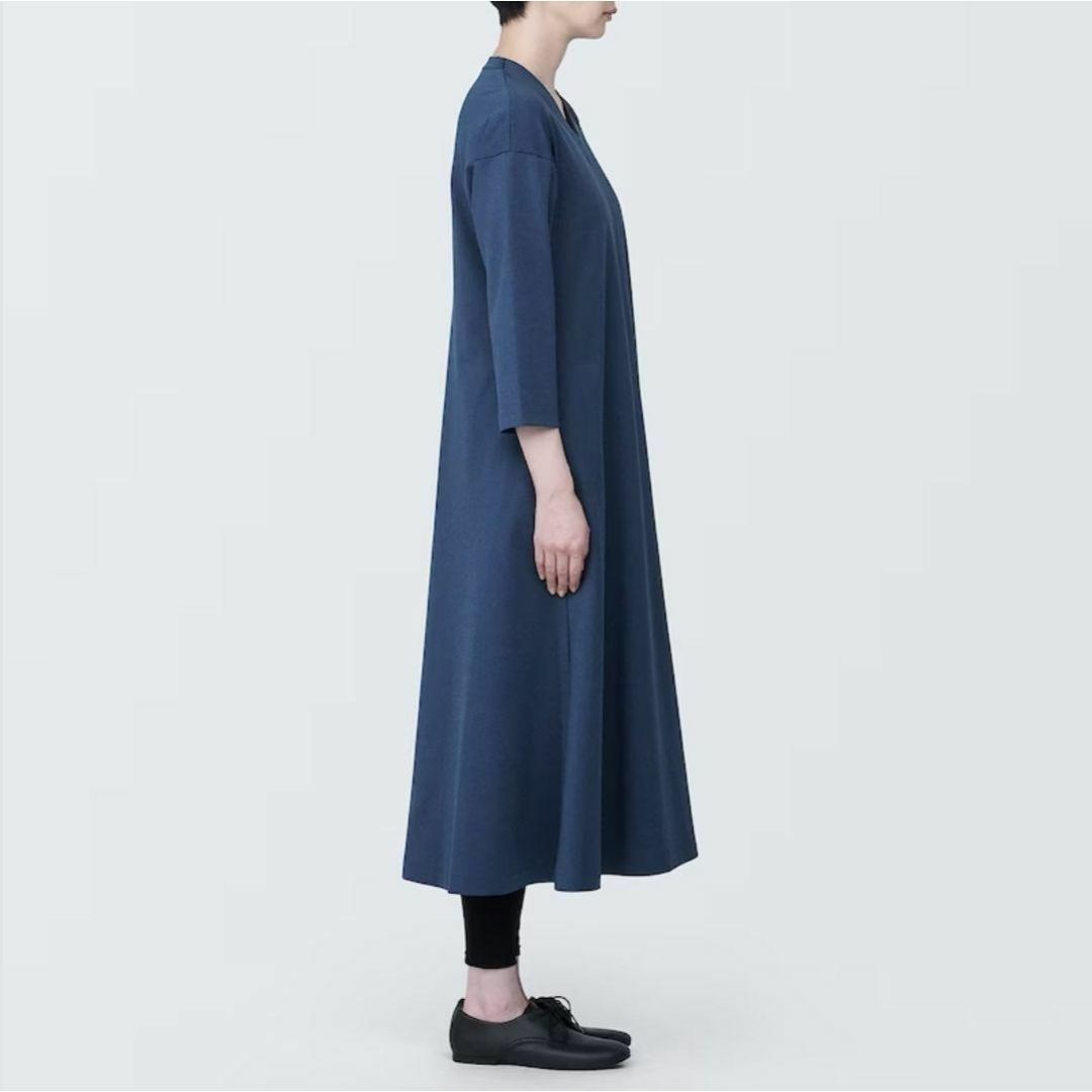 MUJI (無印良品)(ムジルシリョウヒン)の無印良品 Vネックワンピース 二重編み ネイビー L レディースのワンピース(ロングワンピース/マキシワンピース)の商品写真