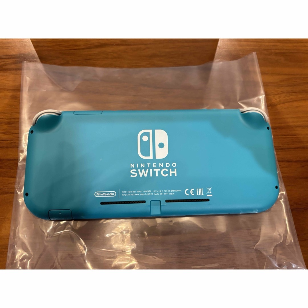 任天堂(ニンテンドウ)の任天堂 Switch Lite ターコイズ　カバー付き エンタメ/ホビーのゲームソフト/ゲーム機本体(携帯用ゲーム機本体)の商品写真