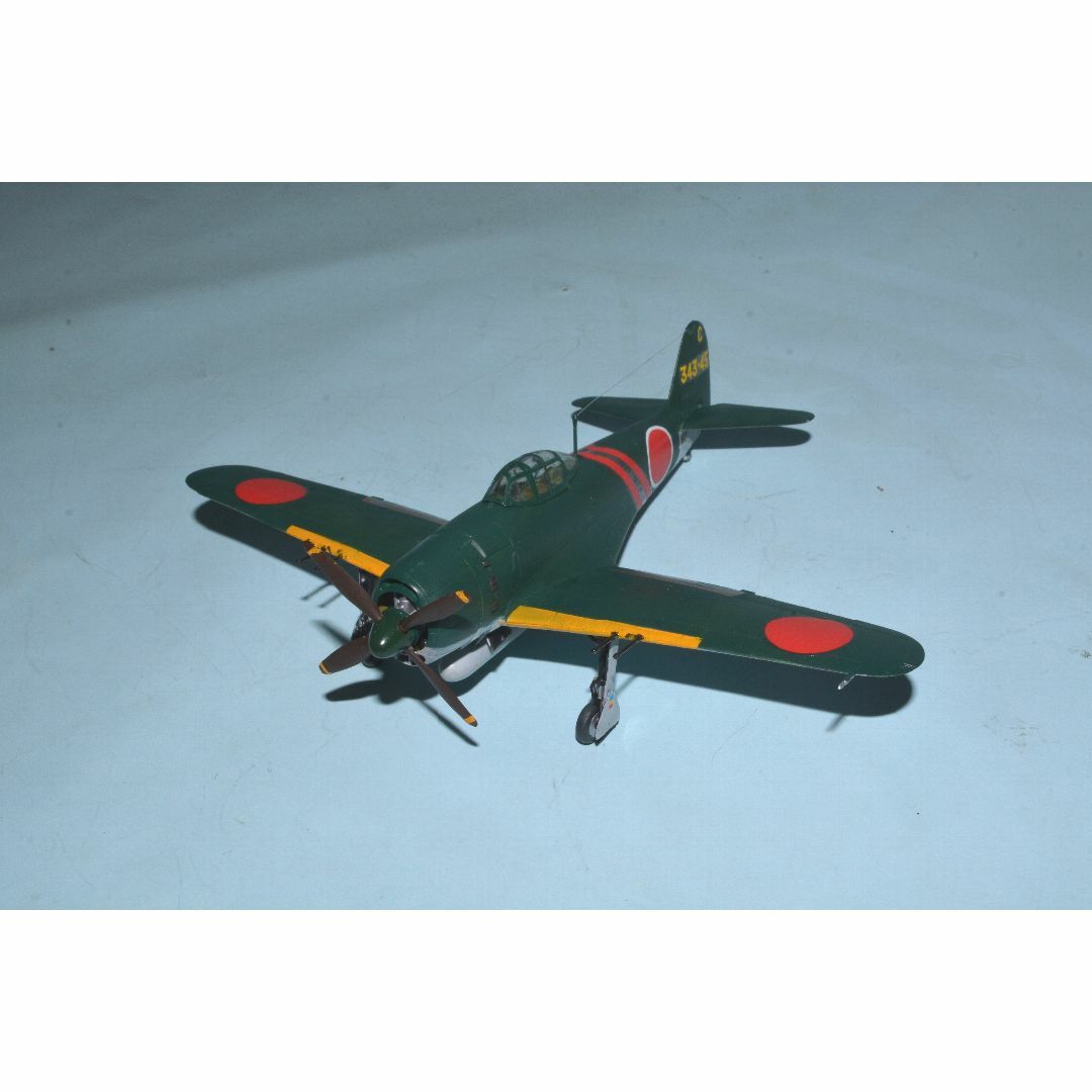 [完成品］1/72　日本海軍　局地戦闘機 『紫電改』(『紫電』21型) エンタメ/ホビーのおもちゃ/ぬいぐるみ(模型/プラモデル)の商品写真