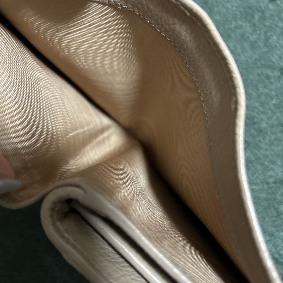 PRADA(プラダ)のクーポン値下げプラダお財布　ベージュ レディースのファッション小物(財布)の商品写真