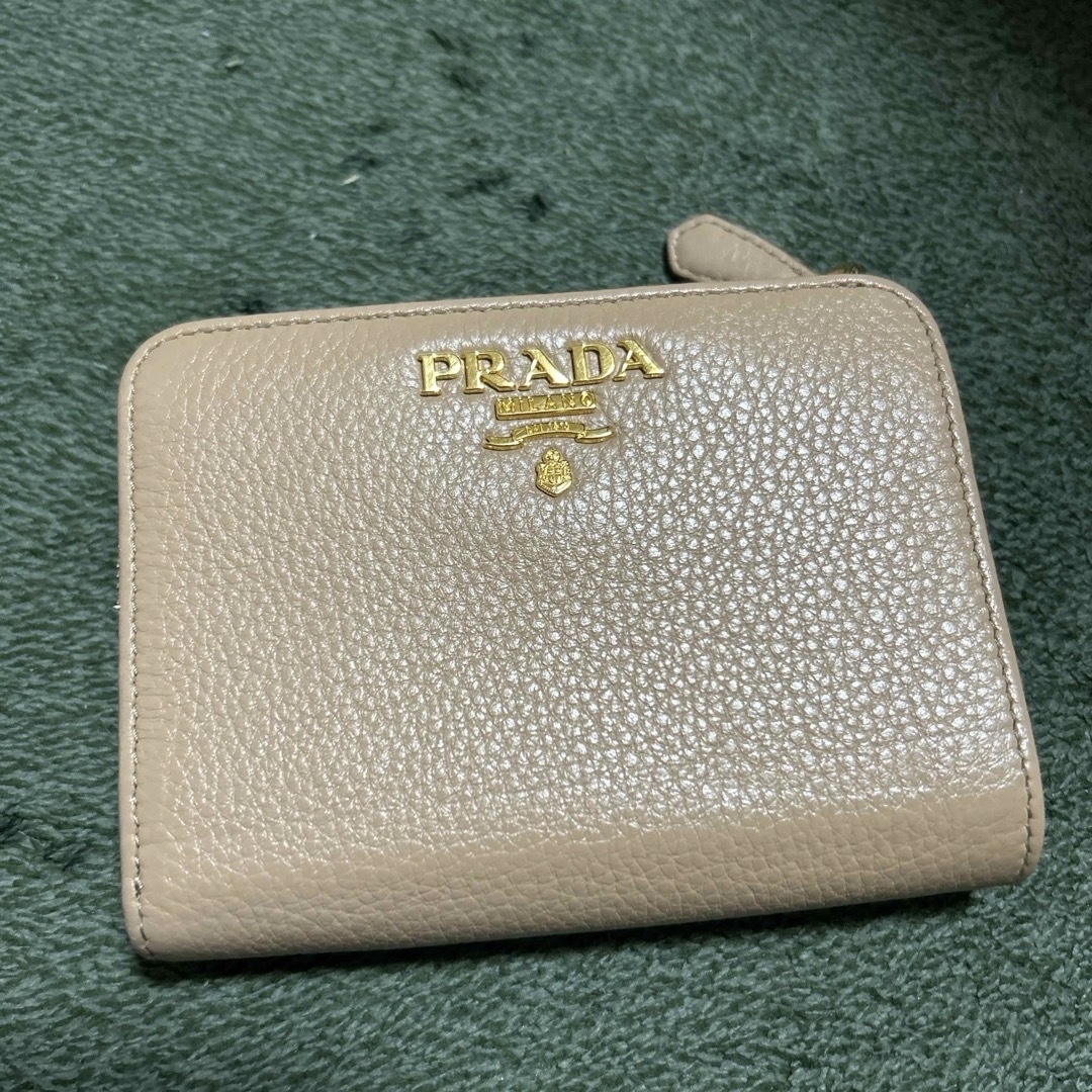 PRADA(プラダ)のクーポン値下げプラダお財布　ベージュ レディースのファッション小物(財布)の商品写真