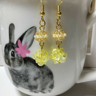 華奢 イエロービーズボールピアス(ピアス)