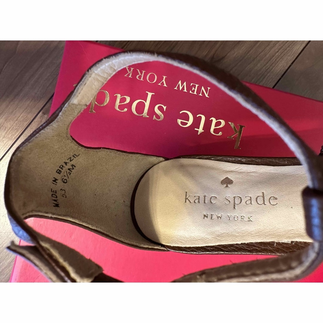 kate spade new york(ケイトスペードニューヨーク)の未使用箱付《kate spade 》ケイトスペードりぼんレザー　トング　サンダル レディースの靴/シューズ(サンダル)の商品写真