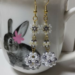 花＊白黒ボーダービーズボールピアス(ピアス)