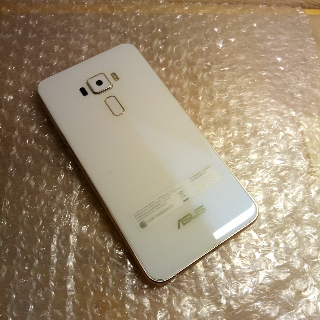 ASUS(エイスース)の{root}ASUS zenfone3 4GB/64GB Android10 白 スマホ/家電/カメラのスマートフォン/携帯電話(スマートフォン本体)の商品写真