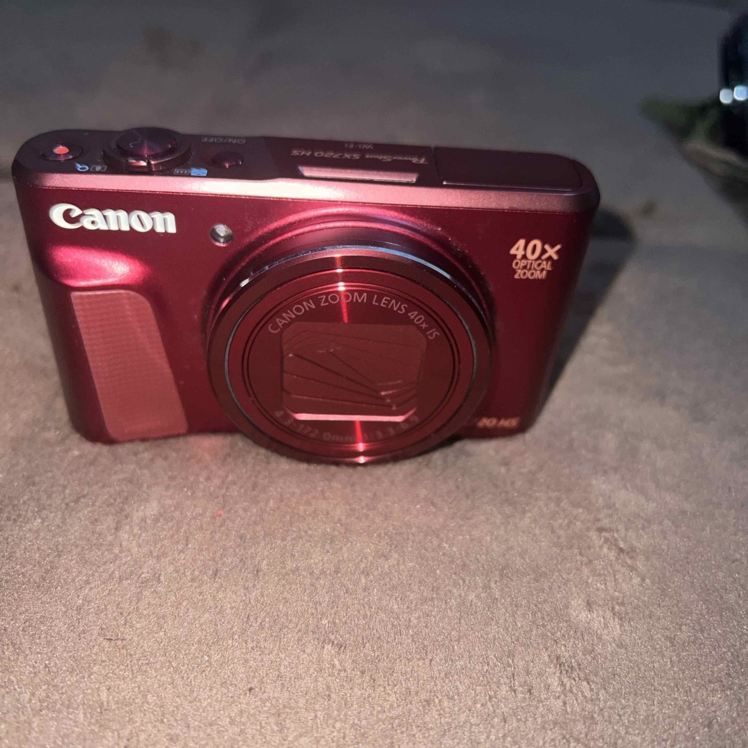 Canon(キヤノン)のキヤノン デジタルカメラ PowerShot SX720 HS レッド  スマホ/家電/カメラのカメラ(コンパクトデジタルカメラ)の商品写真