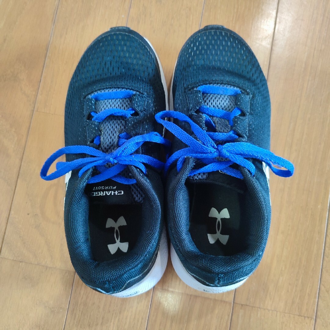 UNDER ARMOUR(アンダーアーマー)のアンダーアーマー サイズ22.5センチ キッズ/ベビー/マタニティのキッズ靴/シューズ(15cm~)(スニーカー)の商品写真