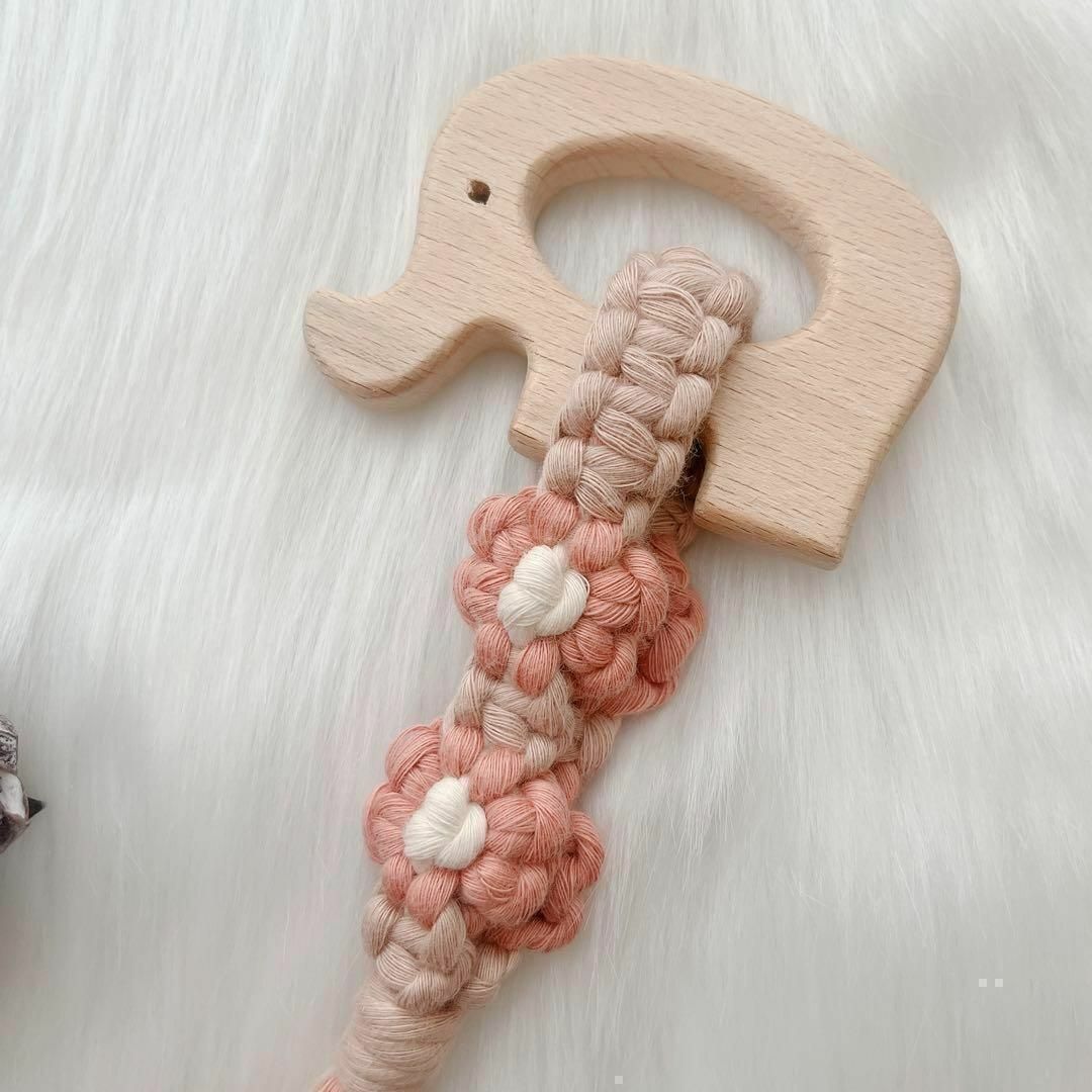 ぞうさん 歯固め お花 マクラメ ベビー ピンク 出産祝い プレゼント ハンドメイドのキッズ/ベビー(スタイ/よだれかけ)の商品写真