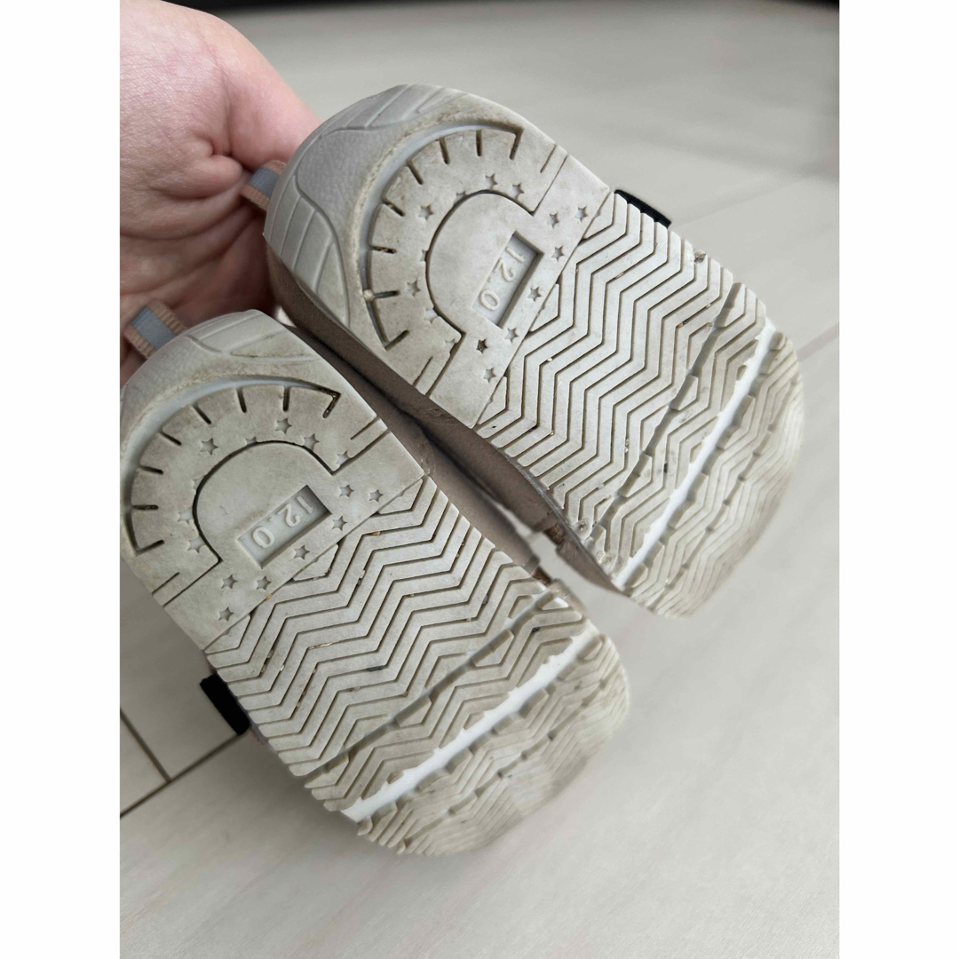 ベージュスニーカー キッズ/ベビー/マタニティのベビー靴/シューズ(~14cm)(スニーカー)の商品写真