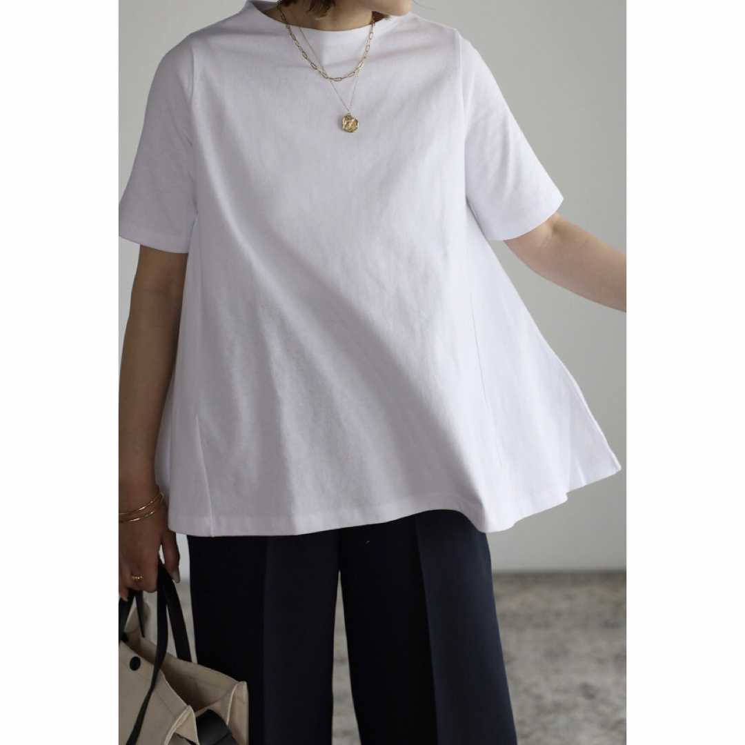 BONJOUR SAGAN(ボンジュールサガン)のボンジュールサガン　裾フレアTシャツ　ホワイト レディースのトップス(Tシャツ(半袖/袖なし))の商品写真
