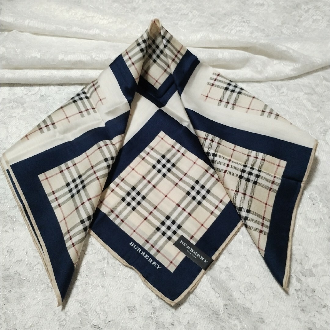 BURBERRY(バーバリー)のBURBERRY　バーバリー☆新品未使用　大判ハンカチ☆ネッカチーフ☆カゴカバー レディースのファッション小物(ハンカチ)の商品写真