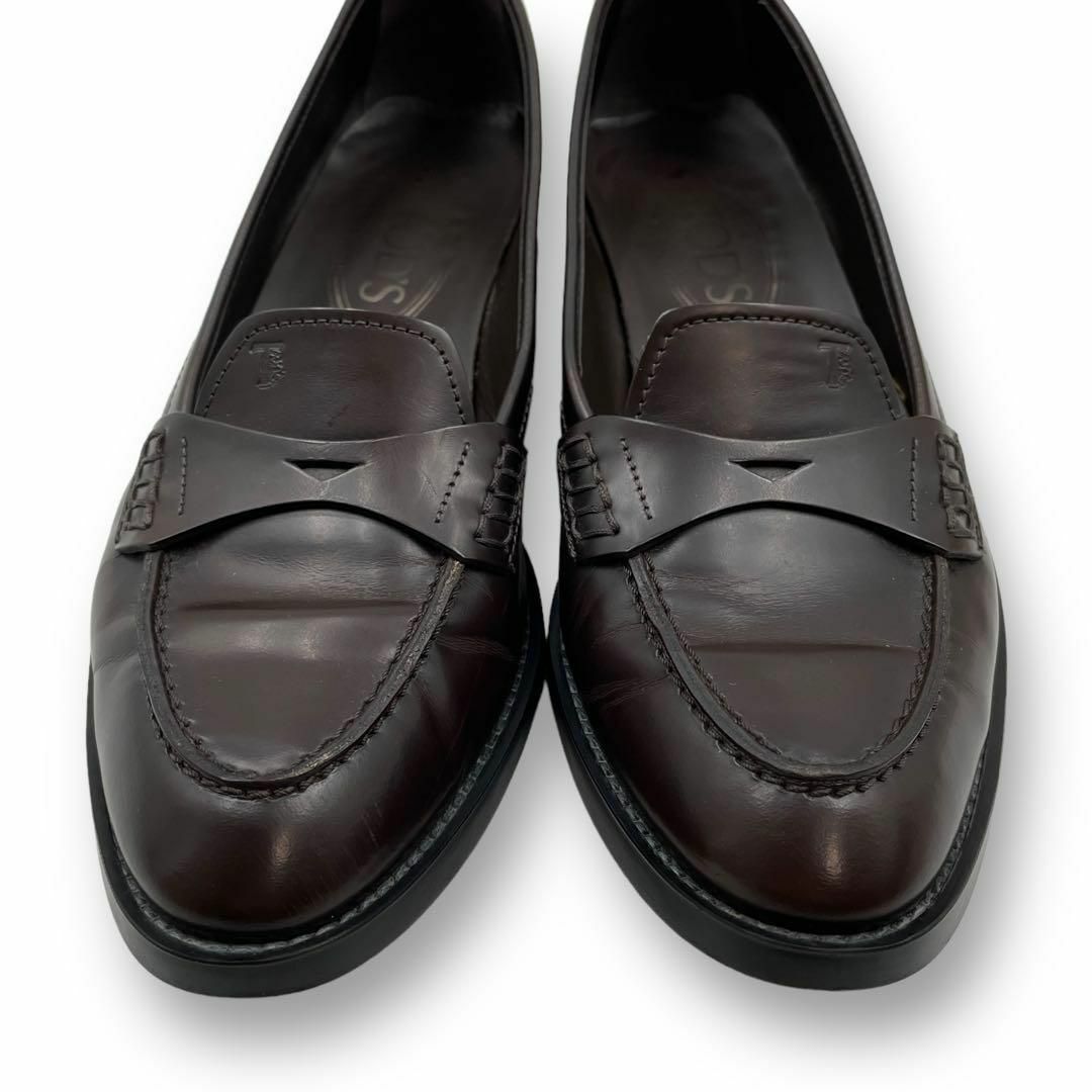 TOD'S(トッズ)の美品 TOD'S ローファー ハーフサドル Tロゴ レザー 茶 37.5表記 レディースの靴/シューズ(ローファー/革靴)の商品写真