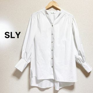 SLY　スライ　ブラウス　白　オーバーサイズ　ボリューム袖　体型隠し　シャツ
