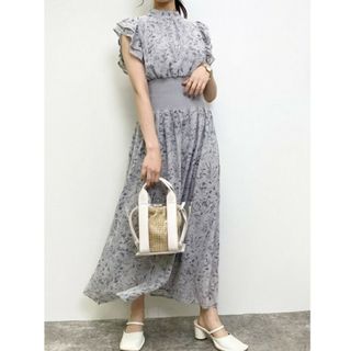 イング(INGNI)の新品 INGNI ウエストリブ 花柄シフォン フリルワンピース グレー サイズM(ロングワンピース/マキシワンピース)