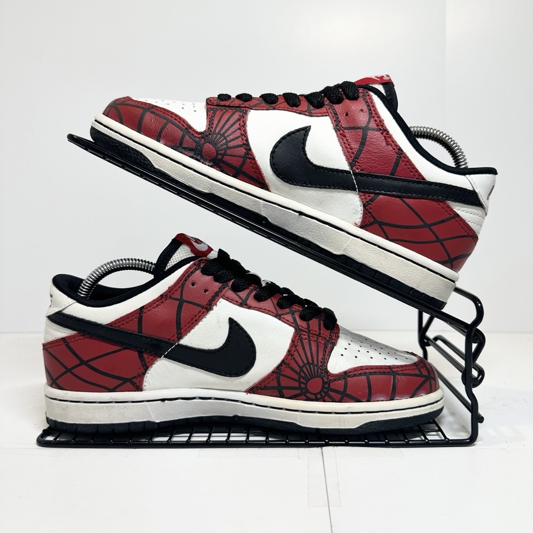 NIKE(ナイキ)のNIKE★Dunk/ダンク★SPIDERMAN/スパイダーマン★赤白黒★23.5 レディースの靴/シューズ(スニーカー)の商品写真