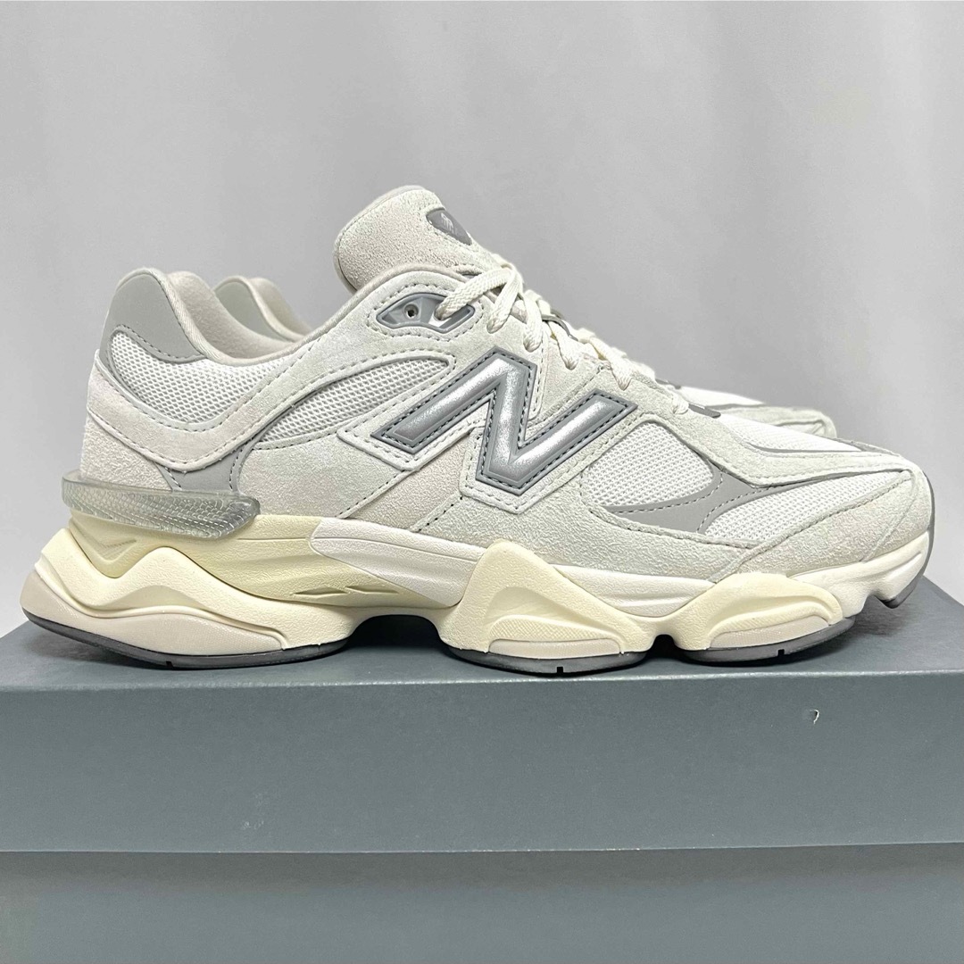 New Balance(ニューバランス)の28cm 新品 ニューバランス 9060 ホワイト 90/60 スニーカー 白 メンズの靴/シューズ(スニーカー)の商品写真