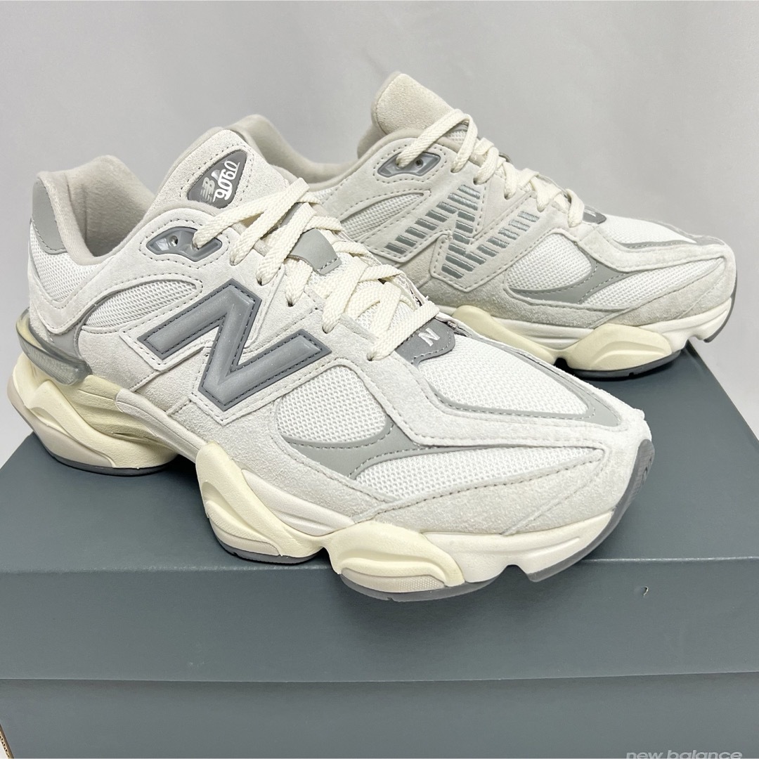 New Balance(ニューバランス)の28cm 新品 ニューバランス 9060 ホワイト 90/60 スニーカー 白 メンズの靴/シューズ(スニーカー)の商品写真