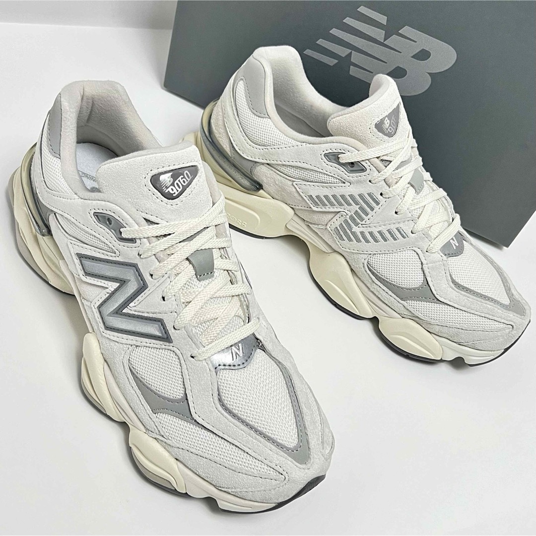 New Balance(ニューバランス)の28cm 新品 ニューバランス 9060 ホワイト 90/60 スニーカー 白 メンズの靴/シューズ(スニーカー)の商品写真