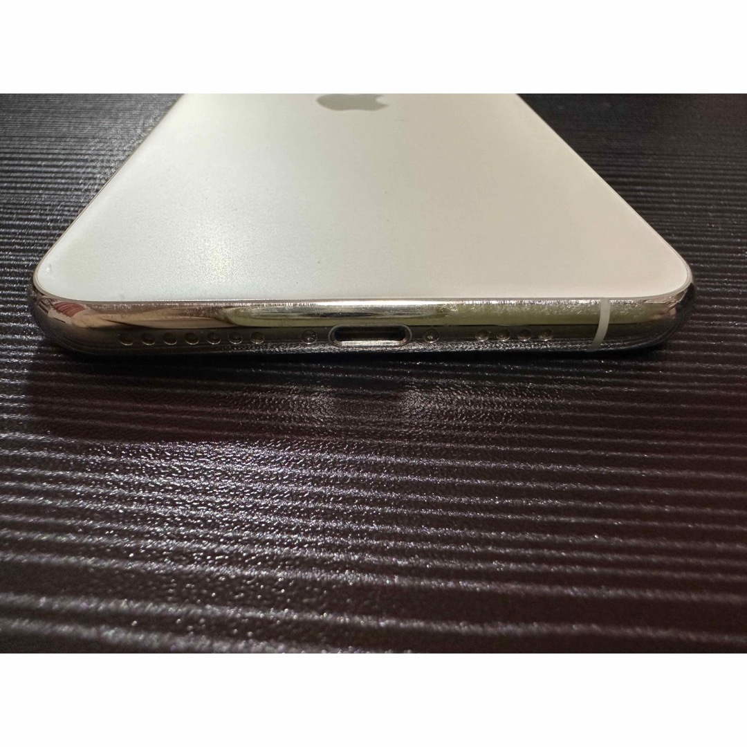 iPhone(アイフォーン)のiPhone11ProMax Silver256GB SIMフリー　初期化済み スマホ/家電/カメラのスマートフォン/携帯電話(スマートフォン本体)の商品写真