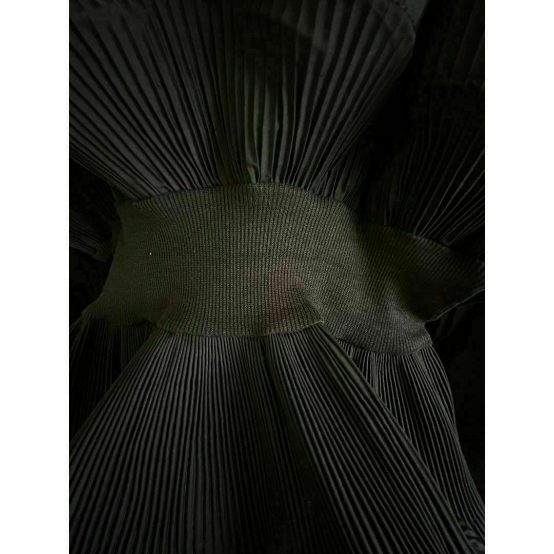 立体プリーツフリルウエストトップス 黒 レディースのトップス(シャツ/ブラウス(長袖/七分))の商品写真