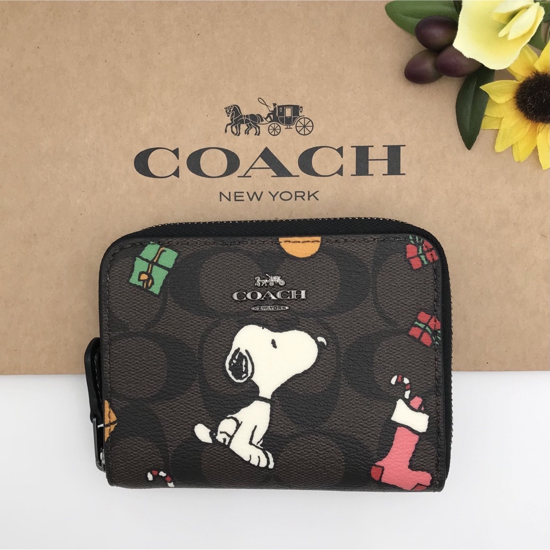 COACH(コーチ)のCOACH スモールジップ アラウンドウォレット スヌーピー ブラウン 新品 レディースのファッション小物(財布)の商品写真