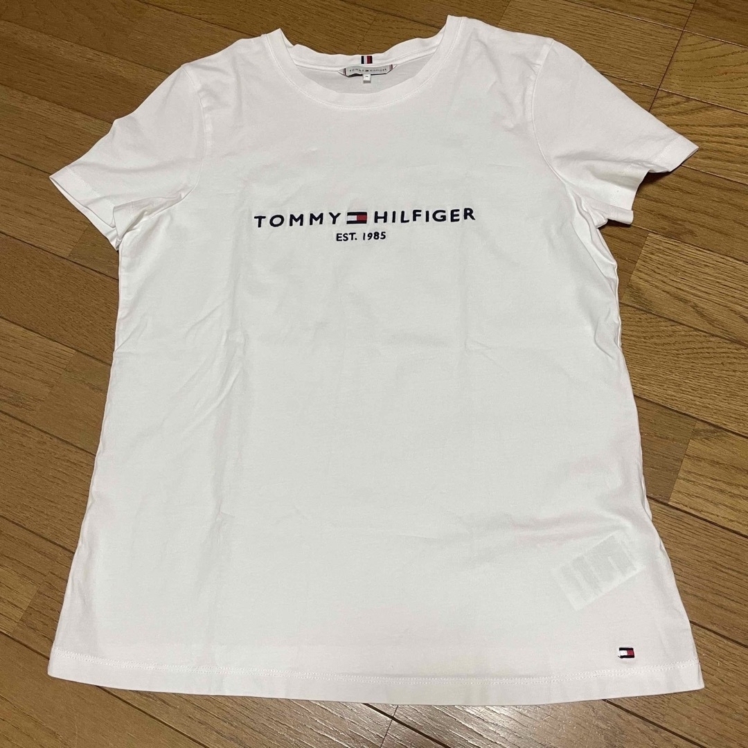 TOMMY HILFIGER(トミーヒルフィガー)のTOMMY HILFIGER  Tシャツ　セット レディースのトップス(Tシャツ(半袖/袖なし))の商品写真