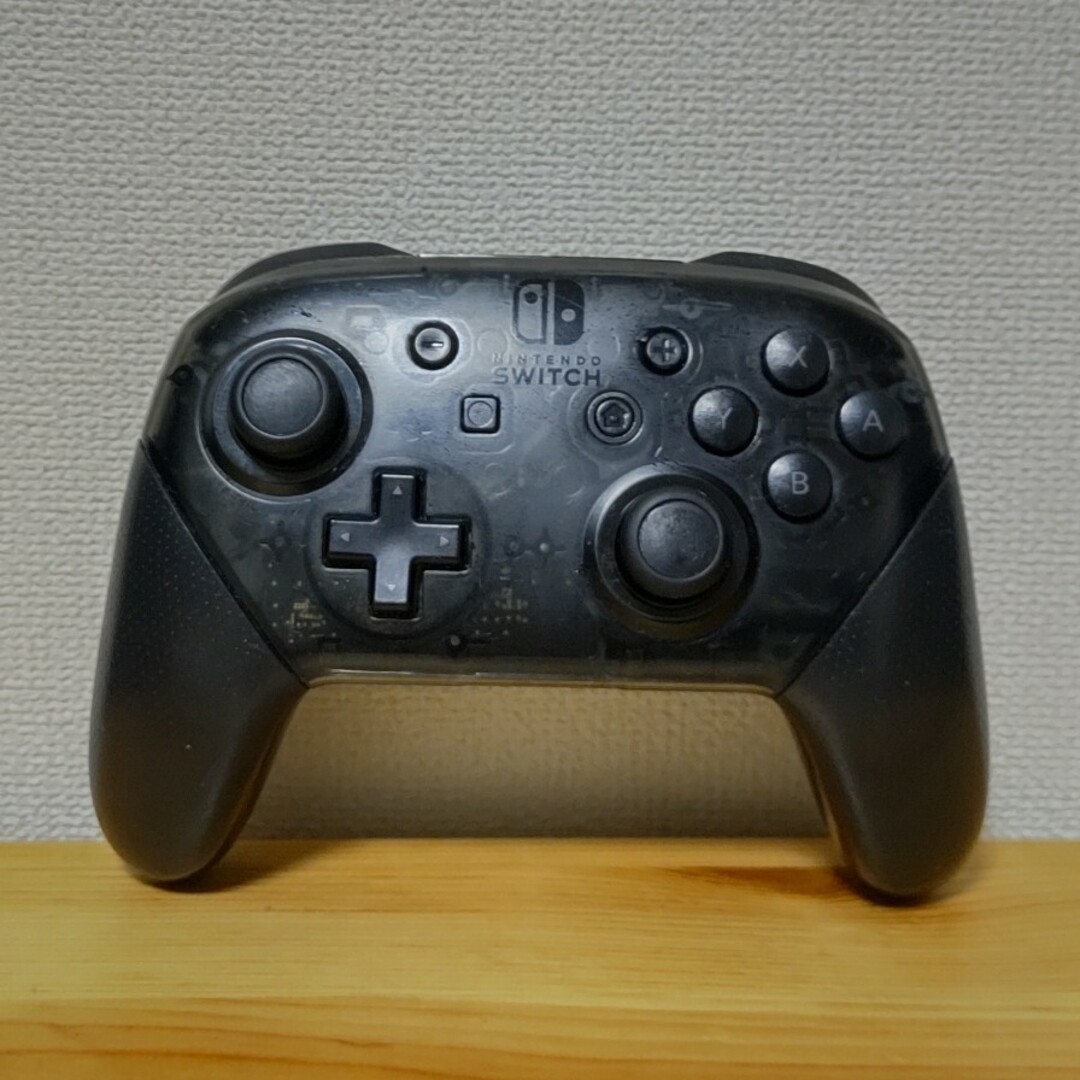 Nintendo Switch(ニンテンドースイッチ)のプロコン　任天堂スイッチ用コントローラ　ジャンク品 エンタメ/ホビーのゲームソフト/ゲーム機本体(その他)の商品写真