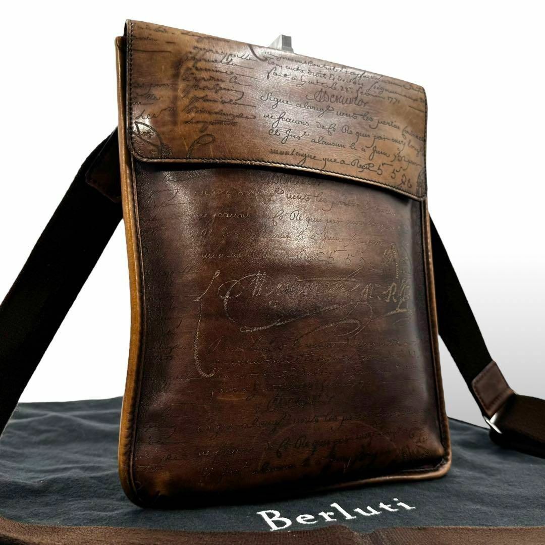 Berluti(ベルルッティ)の良品 Berluti ショルダーバッグ クロスボディ カリグラフィ ホールマーク メンズのバッグ(ショルダーバッグ)の商品写真