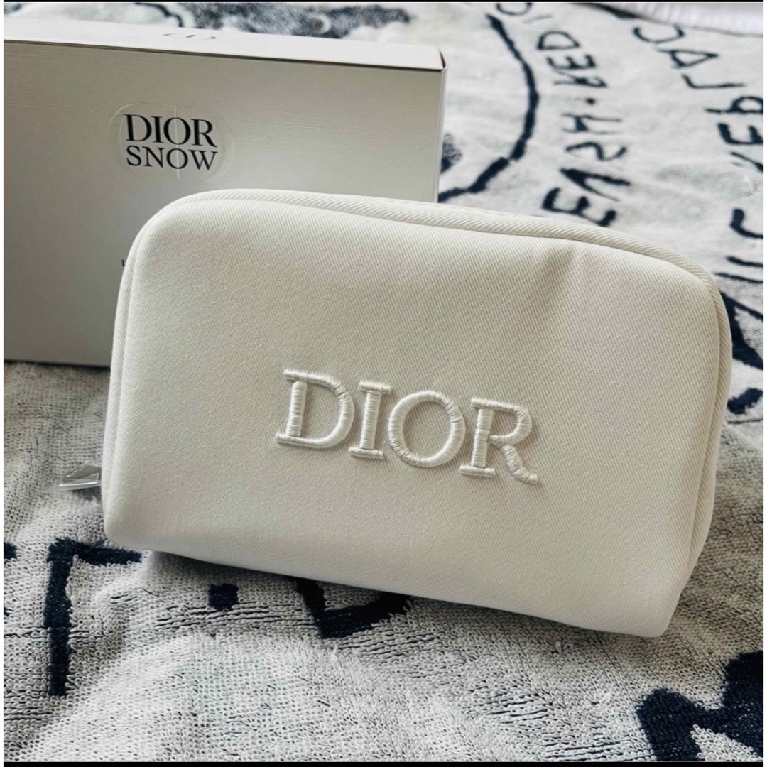 Dior(ディオール)の⚡️様専用　ディオール　ポーチ　ホワイト　ノベルティ レディースのファッション小物(ポーチ)の商品写真