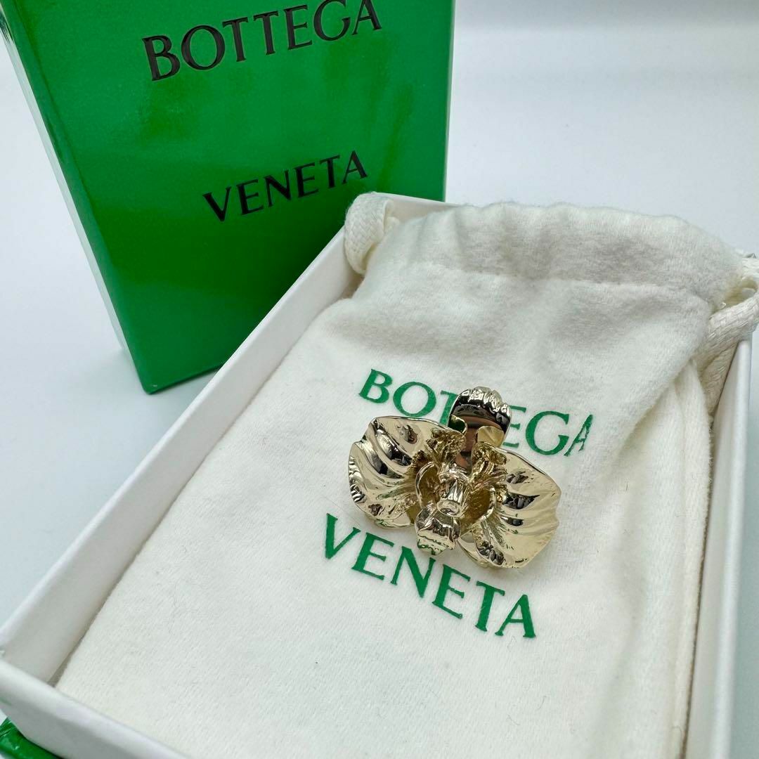 Bottega Veneta(ボッテガヴェネタ)の【箱付き】BOTTEGA VENETA ブローチ　フラワー　ゴールド　保管袋 レディースのアクセサリー(ブローチ/コサージュ)の商品写真
