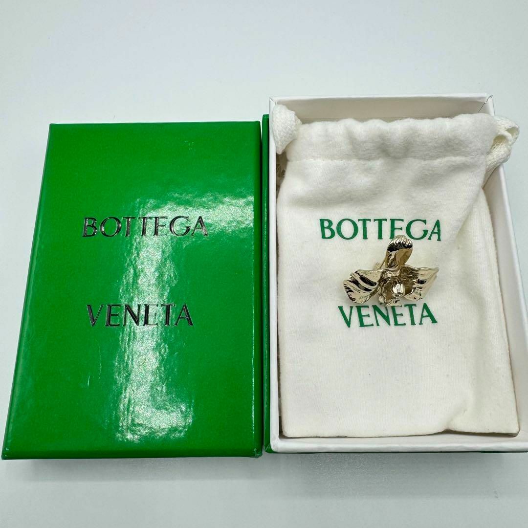 Bottega Veneta(ボッテガヴェネタ)の【箱付き】BOTTEGA VENETA ブローチ　フラワー　ゴールド　保管袋 レディースのアクセサリー(ブローチ/コサージュ)の商品写真