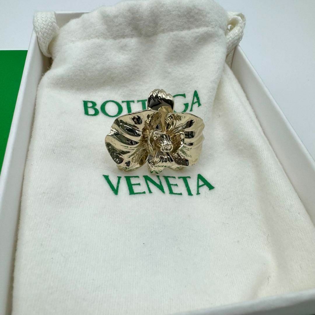 Bottega Veneta(ボッテガヴェネタ)の【箱付き】BOTTEGA VENETA ブローチ　フラワー　ゴールド　保管袋 レディースのアクセサリー(ブローチ/コサージュ)の商品写真