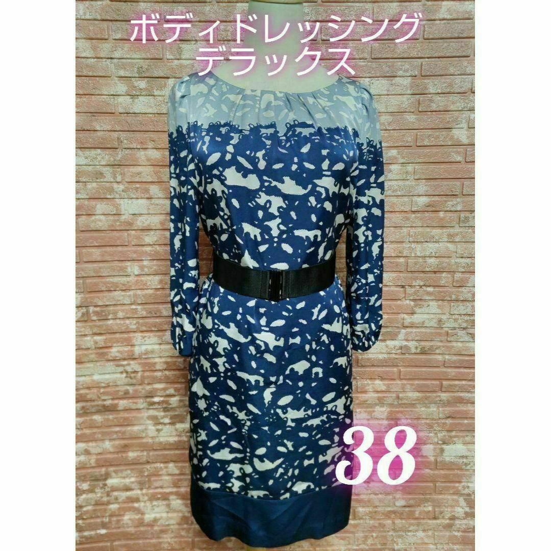 BODY DRESSING Deluxe(ボディドレッシングデラックス)のボディドレッシングデラックス 総柄 長袖ワンピース ネイビー 38 ベルト付き レディースのワンピース(ひざ丈ワンピース)の商品写真