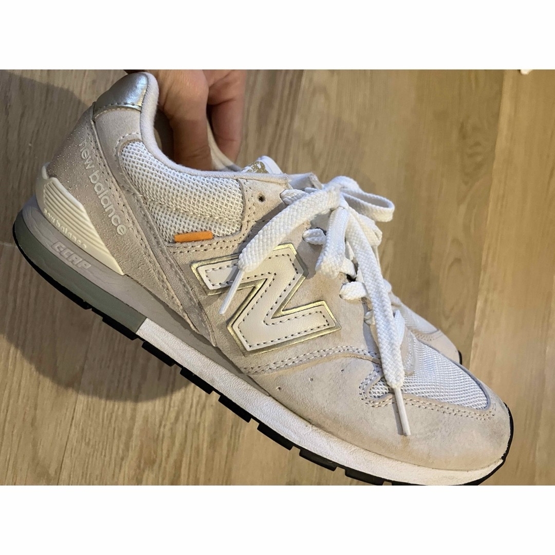 New Balance(ニューバランス)のニューバランス　996 ホワイト　24.5cm レディースの靴/シューズ(スニーカー)の商品写真