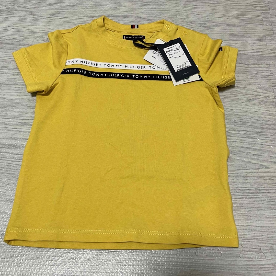 TOMMY HILFIGER(トミーヒルフィガー)の【新品未使用】トミーヒルフィガー　Tシャツ　キッズ　サイズ90 キッズ/ベビー/マタニティのキッズ服男の子用(90cm~)(Tシャツ/カットソー)の商品写真