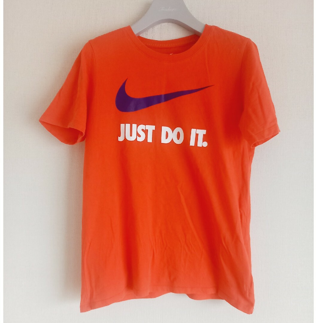 NIKE(ナイキ)のナイキ　ティシャツ レディースのトップス(Tシャツ(半袖/袖なし))の商品写真