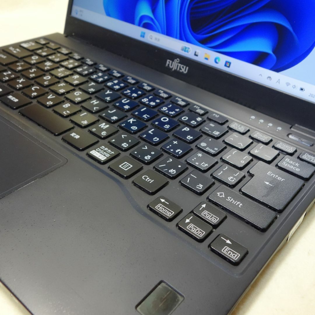 富士通(フジツウ)のLIFEBOOK U939/A◆i5-8365U/SSD 128G/8G/軽量 スマホ/家電/カメラのPC/タブレット(ノートPC)の商品写真