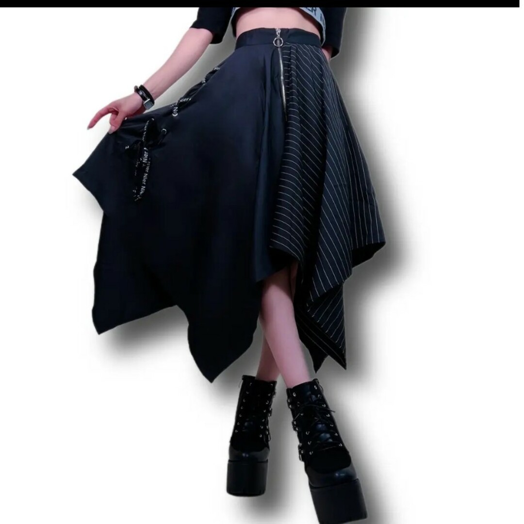 NieR Clothing(ニーアクロージング)のNieR ニーア アシンメトリースカート レディースのスカート(ひざ丈スカート)の商品写真