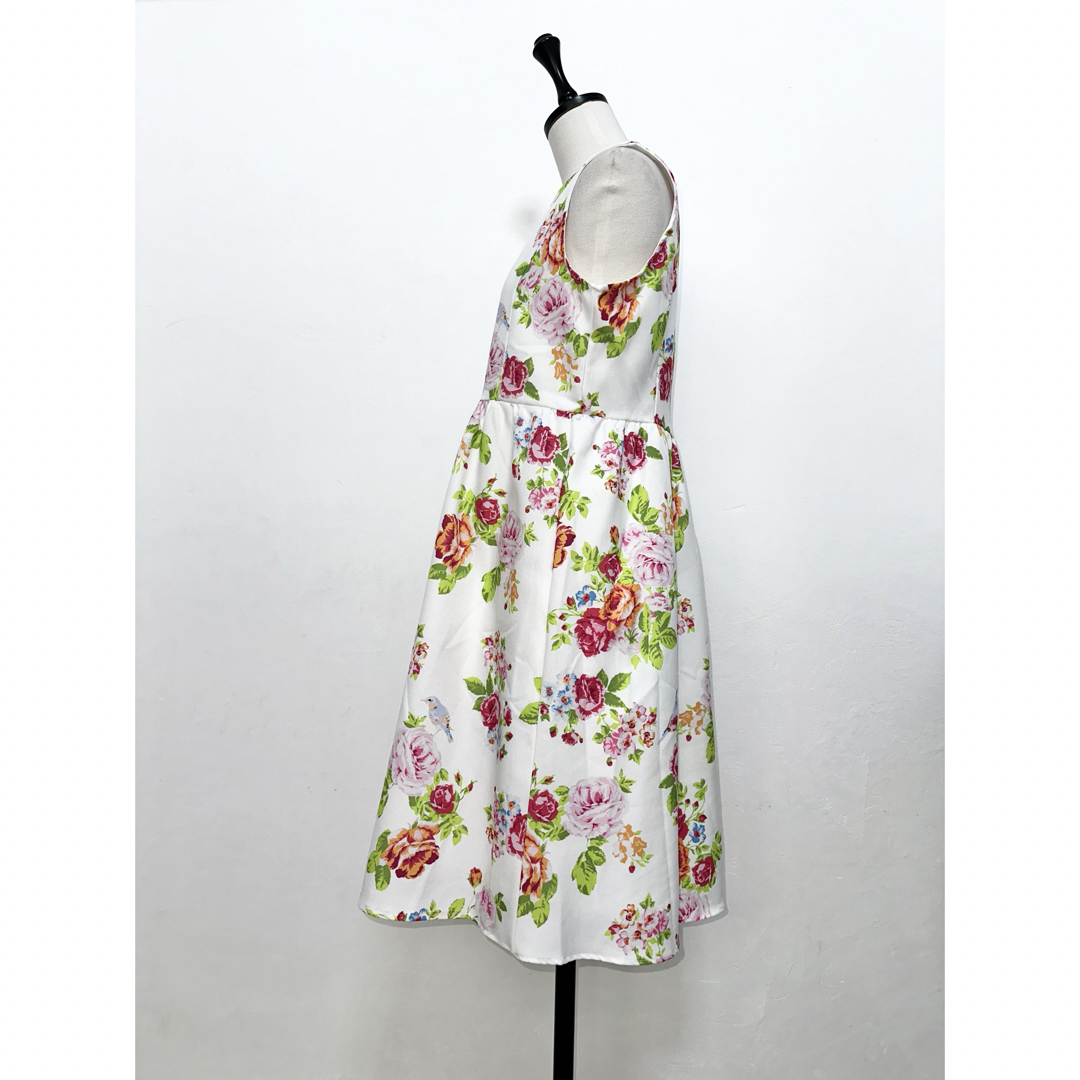 TOCCO closet(トッコクローゼット)の【tocco closet】トッコクローゼット 花柄 膝丈ワンピース 総柄 鳥柄 レディースのワンピース(ひざ丈ワンピース)の商品写真